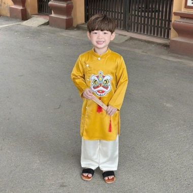 Set áo dài Tết bé trai: Lân chất lụa mềm mịn, cúc bọc, size 9-23kg, giá 315.000