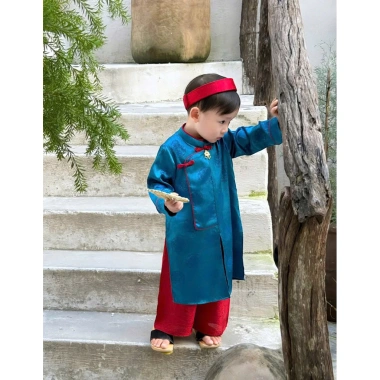 Set áo dài vải lụa gấm cho bé trai 8-20kg - Màu sáng mềm mại, phong cách Tết siêu đẹp, giá ưu đãi 195.555₫ 7 Set áo dài vải lụa gấm cho bé trai 8-20kg - Màu sáng mềm mại, phong cách Tết siêu đẹp, giá ưu đãi 195.555₫ 7