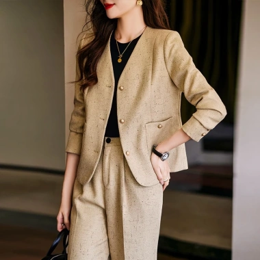 Set Áo Vest Nữ Màu Be Xuân 2.025 - Bộ 2 Món Quý Phái, Thiết Kế Độc Đáo Giá 770.354đ