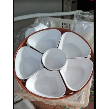 Set bát đĩa nhựa phíp hình hoa mai 5 cánh – 5 đĩa, 1 bát, 1 khay, chỉ 42.000₫ 3 Set bát đĩa nhựa phíp hình hoa mai 5 cánh – 5 đĩa, 1 bát, 1 khay, chỉ 42.000₫ 3