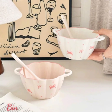 Set Bát Sứ kèm Thìa Nơ Hồng Xinh Xinh - Chất liệu cao cấp, Giá ưu đãi 138.999 VND