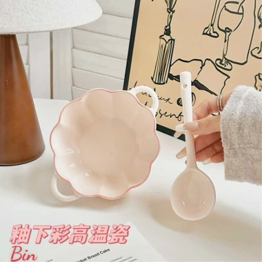 Set Bát Sứ kèm Thìa Nơ Hồng Xinh Xinh - Chất liệu cao cấp, Giá ưu đãi 138.999 VND