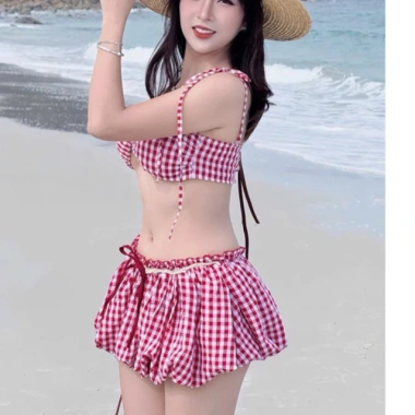 Set BIGSIZE 2 Món Váy Đi Biển Bikini Siêu Cưng Màu Đỏ Kẻ Carroo - Giá chỉ 169.000₫ 3 Set BIGSIZE 2 Món Váy Đi Biển Bikini Siêu Cưng Màu Đỏ Kẻ Carroo - Giá chỉ 169.000₫ 3