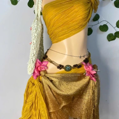 Set Bikini Boho Vàng – Khăn quấn, tặng dây chuyền vỏ sò, chip và 2 kẹp hoa