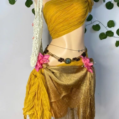 Set Bikini Boho Vàng – Khăn quấn, tặng dây chuyền vỏ sò, chip và 2 kẹp hoa