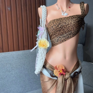 Set bikini khăn quấn nâu da beo tặng dây chuyền vỏ sò chip 2 kẹp hoa chỉ 269.000₫