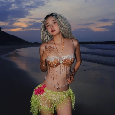 Set Bikini Ngọc Trai Hoàng Kim Tặng Dây Chuyền Vỏ Sò & 2 Kẹp Hoa Chip Giá 1.275.000₫ 2 Set Bikini Ngọc Trai Hoàng Kim Tặng Dây Chuyền Vỏ Sò & 2 Kẹp Hoa Chip Giá 1.275.000₫ 2