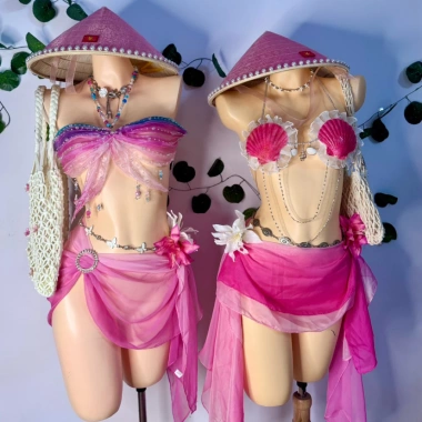 Set Bikini Sò Hồng Sao Biển – Tặng Dây Chuyền Vỏ Sò & 2 Kẹp Hoa, Giá 450k