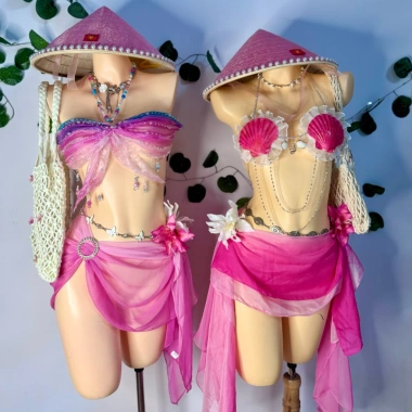 Set Bikini Sò Hồng Sao Biển – Tặng Dây Chuyền Vỏ Sò & 2 Kẹp Hoa, Giá 450k