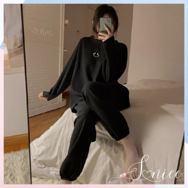 Sét bộ mặc nhà nữ thêu mặt cười áo nỉ dài tay quần jogger tổ ong xinh giảm 139k SanieeClothes