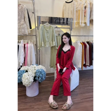 Set Bộ Ngủ 3 Món Lụa Vân Hoạ Tiết Hoa Hồng, Viền Ren Đen - Cao Cấp Xíu Sleepwear, Giá Ưu Đãi 595k