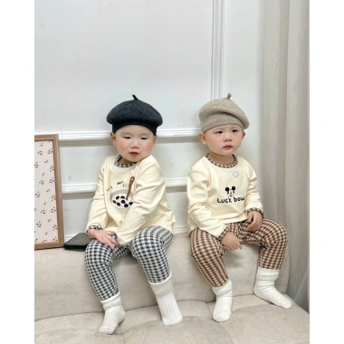 Set dài tay thu đông bé họa tiết siêu dễ thương, phối quần caro, size 7‑25kg Giá ưu đãi 136,300₫ 3