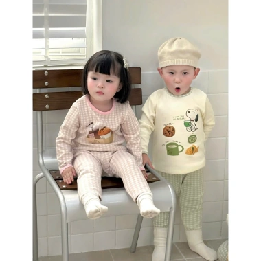 Set dài tay thu đông bé họa tiết siêu dễ thương, phối quần caro, size 7‑25kg Giá ưu đãi 136,300₫ 4