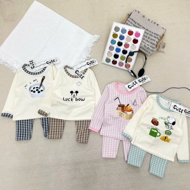 Set dài tay thu đông bé họa tiết siêu dễ thương, phối quần caro, size 7‑25kg Giá ưu đãi 136,300₫ 8