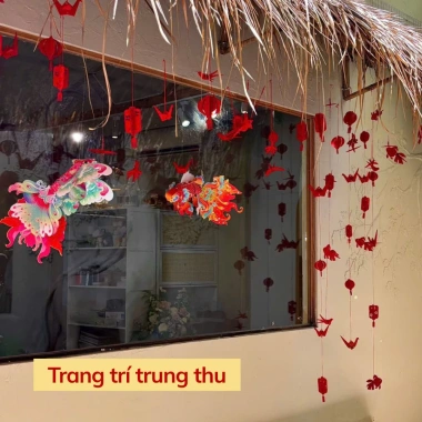 Set Dây Treo Vải Dạ Đỏ 17 Chi Tiết Trang Trí Tết – Chim Én, Hạc, Đèn Lồng, Nhà Cửa, Quán Cafe, Lớp Học, 9.000₫ 8 Set Dây Treo Vải Dạ Đỏ 17 Chi Tiết Trang Trí Tết – Chim Én, Hạc, Đèn Lồng, Nhà Cửa, Quán Cafe, Lớp Học, 9.000₫ 8
