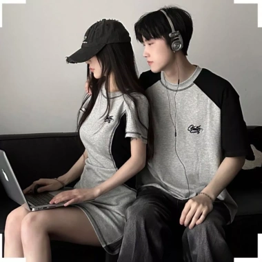 Set đồ đôi nam nữ Hàn Quốc mùa hè PINKLOVE P171 màu ghi xám mix đen thêu chữ thời trang giảm giá 22%