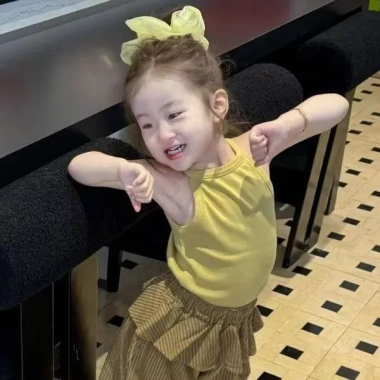 Set đồ mùa hè bé gái Hàn Quốc: Áo vest vàng, váy rèm, quần ống rộng - Giảm 19%