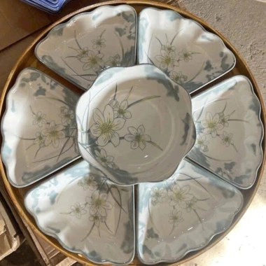 Set hoa mai sứ họa tiết thủy tiên xanh 45cm - Bộ bát đĩa hoa mặt trời thờ cúng, giảm còn 350.000 VND