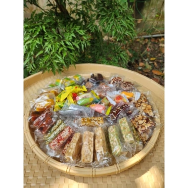 Set Kẹo Tết Miền Tây 1kg Mix Ngẫu Nhiên Trên 15 Loại, Giá Ưu Đãi 110.000₫