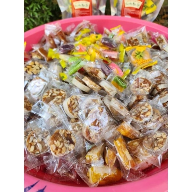 Set Kẹo Tết Miền Tây 1kg Mix Ngẫu Nhiên Trên 15 Loại, Giá Ưu Đãi 110.000₫ 4 Set Kẹo Tết Miền Tây 1kg Mix Ngẫu Nhiên Trên 15 Loại, Giá Ưu Đãi 110.000₫ 4