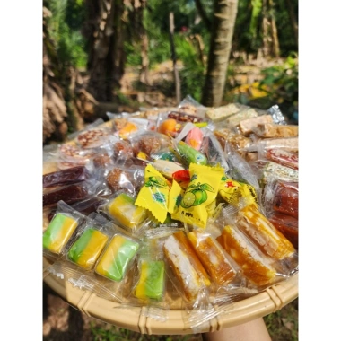 Set Kẹo Tết Miền Tây 1kg Mix Ngẫu Nhiên Trên 15 Loại, Giá Ưu Đãi 110.000₫
