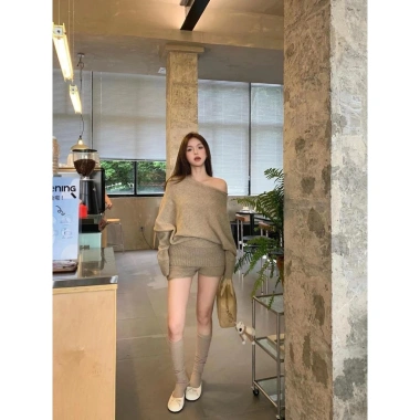 Set len nữ trễ vai màu be và quần short ôm gợi cảm, giảm giá 235k, chỉ 298k 4