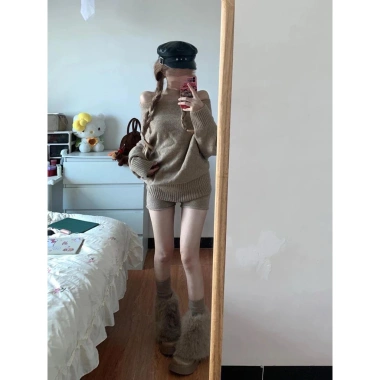 Set len nữ trễ vai màu be và quần short ôm gợi cảm, giảm giá 235k, chỉ 298k 9