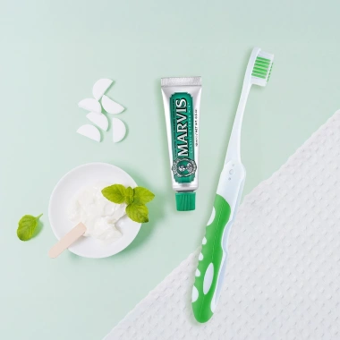 Set Marvis Classic Strong Mint 10ml + Bàn chải gập - Kem đánh răng cao cấp giá ưu đãi 89.000₫ 3 Set Marvis Classic Strong Mint 10ml + Bàn chải gập - Kem đánh răng cao cấp giá ưu đãi 89.000₫ 3