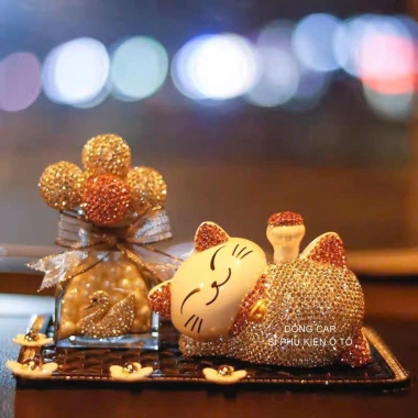Set mèo tài lộc đính đá bình bóng - Xe hơi may mắn, chỉ 128.000 VND
