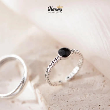 Set nhẫn đá đen retro chéo nữ bạc 925 – Harmony Accessories, giá ưu đãi 485.000 VNĐ