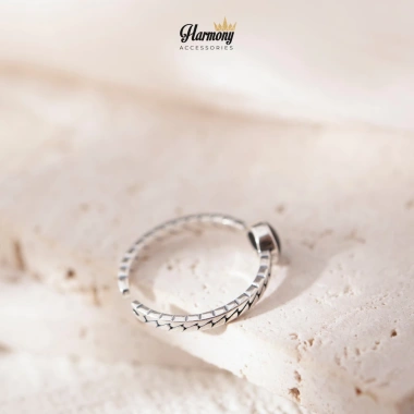 Set nhẫn đá đen retro chéo nữ bạc 925 – Harmony Accessories, giá ưu đãi 485.000 VNĐ