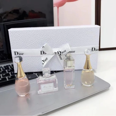 Set Nước Hoa Mini Quà Tặng Siêu Ý Nghĩa FullBox Hãng + Ruy Băng - Giá 259.000