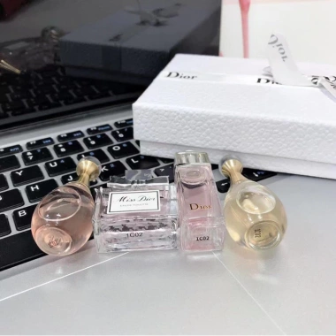 Set Nước Hoa Mini Quà Tặng Siêu Ý Nghĩa FullBox Hãng + Ruy Băng - Giá 259.000