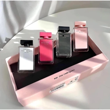 Set Nước Hoa Narciso Rodriguez For Her Minisize 4 Chai 7.5ml - Bộ Quà Tặng Cao Cấp, Hương Nữ Tính, Giá Giảm 1.07tr
