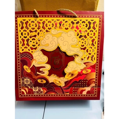 Set Quà Gia Đình Tết: Hộp Quà Sang Trọng và Túi Quà Tết, Giảm 20% chỉ 375.000đ