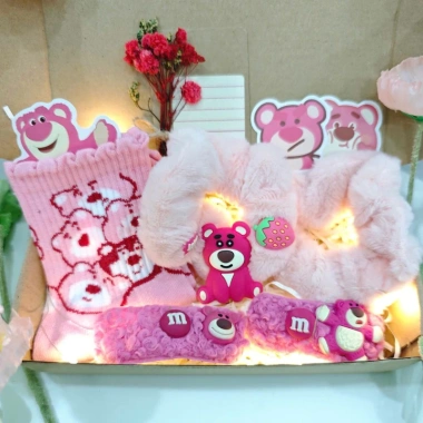 Set quà nữ Gấu dâu Lotso Loopy - 8/3, 20/10, Valentine, giảm giá 49.000đ 8 Set quà nữ Gấu dâu Lotso Loopy - 8/3, 20/10, Valentine, giảm giá 49.000đ 8