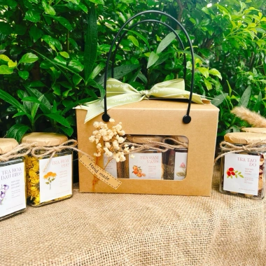 Set quà tặng 3 hũ trà hoa, hộp hoa khô thảo mộc – Quà 8/3, 20/10, 20/11, sinh nhật, 135.000₫