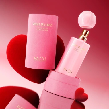 Set Quà Tặng 8/3 Nước Hoa M.O.I What Is Love 50ml và Hộp Hoa Sáp Trái Tim - Giá 899.000