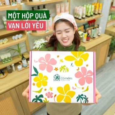 Set Quà Tặng Bộ Combo Son Dưỡng và Hộp 5 Mặt Nạ Cỏ Mềm - Quà ý nghĩa cho Mẹ, Vợ, Cô Giáo, Giá 230.000