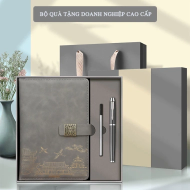 Set Quà Tặng Sổ Da Cao Cấp kèm Bút Ký và Ngòi Bút Khắc Tên - Nhiều Màu Sang Trọng, Giá Ưu Đãi 225k 6 Set Quà Tặng Sổ Da Cao Cấp kèm Bút Ký và Ngòi Bút Khắc Tên - Nhiều Màu Sang Trọng, Giá Ưu Đãi 225k 6