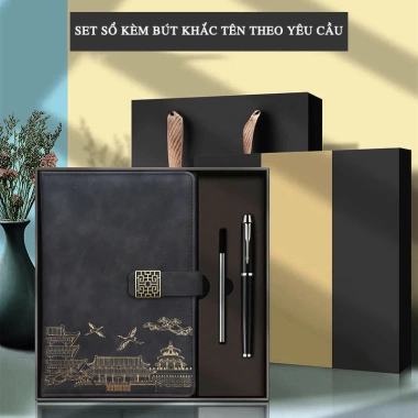 Set Quà Tặng Sổ Da Cao Cấp kèm Bút Ký và Ngòi Bút Khắc Tên - Nhiều Màu Sang Trọng, Giá Ưu Đãi 225k 8 Set Quà Tặng Sổ Da Cao Cấp kèm Bút Ký và Ngòi Bút Khắc Tên - Nhiều Màu Sang Trọng, Giá Ưu Đãi 225k 8