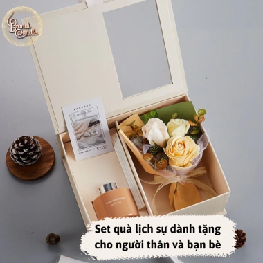 Set quà tặng tinh dầu thơm phòng và bó hoa sáp 4 màu sang trọng lịch sự, giảm giá còn 95.000 VND 6