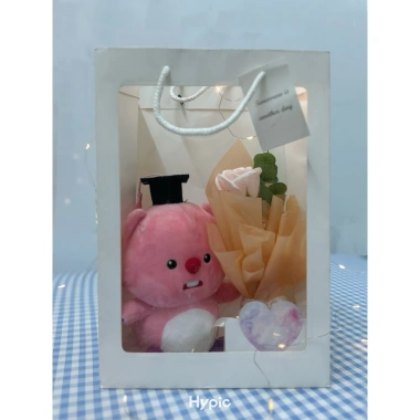 Set quà tặng tốt nghiệp gấu bông Loopy + bó hoa nhỏ xinh - Giao nhanh HCM, giá 60.000₫