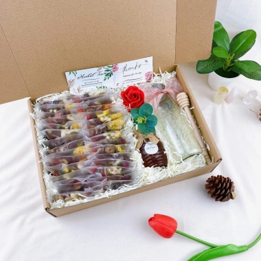 Set Quà Tặng Trà Hoa Thảo Mộc 28 Gói – Quà Tết 2.026 Giá 240.500₫ Dành cho Ông Bà, Cha Mẹ, Đồng Nghiệp, Bạn Bè