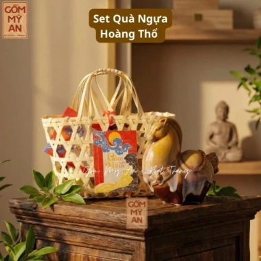 Set quà tặng tượng ngựa Gốm sứ Bát Tràng + giỏ Tết Bích Ngọ 2.026 - Giá chỉ 300.000 đồng