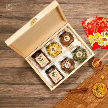 Set quà Tết 2.026 cao cấp hộp gỗ CTG330 - Mật Ong Hoa Rừng, Trà Hoa, Nho sấy - Quà biếu khách hàng, giá ưu đãi 315.000đ