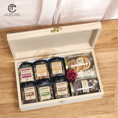 Set Quà Tết 2.026 Hạt Dinh Dưỡng, Trái Cây Sấy, Bánh - Hộp Gỗ Cao Cấp Giá Ưu Đãi 3 Set Quà Tết 2.026 Hạt Dinh Dưỡng, Trái Cây Sấy, Bánh - Hộp Gỗ Cao Cấp Giá Ưu Đãi 3