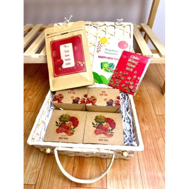 Set Quà Tết 2.026 Healthy Food 3 Tài Lộc 5 Món - Chuối Sấy, Mứt Gừng, Trà Hoa, Xoài Sấy, Nhân Bí Xanh Giá Ưu Đãi 334.900₫