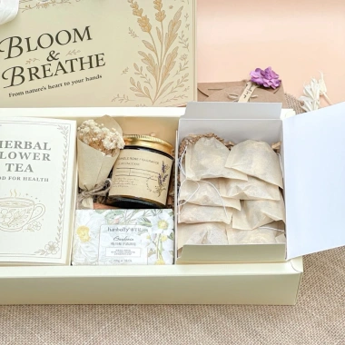 Set quà trà thảo mộc dưỡng nhan nến thơm kèm khăn gấu và thiệp tay KS08 KILIG CHARM 259.000 VND 2