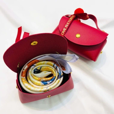Set Quà Valentine 8/3 HimHip Khăn Lụa Cao Cấp 65x65cm Túi Thiệp SK - Giá chỉ 859.000đ 6